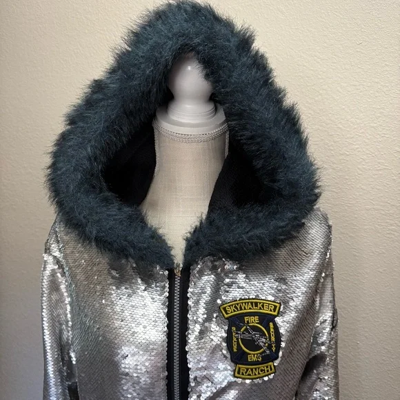 Star Wars - Stardust Love - Save The Lars - Silver Sequin Jacket w/Faux Fur Hood - Picture 4 of 17